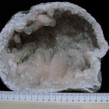 Calcite on Quartz
the geode cavity is about 18 cm and the largest calcites are about 3.5  cm
(Autor: Bob Harman)