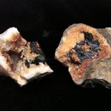 Sphalerite in Dolomite
both geodes are about 5 cm;  the sphalerite are about 3.5 cm
(Autor: Bob Harman)
