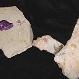 Fluorite and Dolomite
yellow and purple fluorite cube 0.7 cm.   The fluorite filled void is  3.5 cm across
(Autor: Bob Harman)