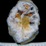Barite and Dolomite on Quartz
specimen is 10 cm, barites are 3 cm and the dolomite groupings are 1 cm
(Autor: Bob Harman)
