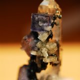 Fluorite, Fluorapatite, Quartz
5 cm x 1.5 cm
(Autor: Enrique Llorens)