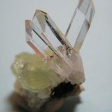 Quartz and Prehnite
15mm x 26mm x 18mm
(Autor: Heimo Hellwig)