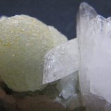 Prehnite, Quartz
50x35mm
(Autor: Heimo Hellwig)
