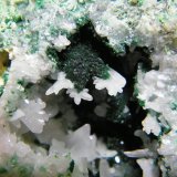 Malachite, Cerussite
80x70x50mm
(Autor: Heimo Hellwig)