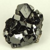 Andradite (var. melanite)
5.7 x 4.7 x 2.7 centimeters
(Autor: Ricardo Melendez)