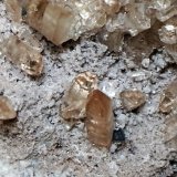 Topaz
80mm x 80mm x 40mm
(Autor: Philippe Durand)