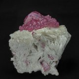 Elbaite, Cleavelandite
9.5 x 9.7 cm
(Autor: am mizunaka)