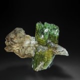 Elbaite, Quartz (variety smoky quartz)
6.5 x 7.5 cm
(Autor: am mizunaka)