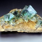 Fluorite
9x4x4 cm overall size
(Autor: Jesse Fisher)
