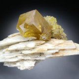 Fluorite on Barite
13x9x7 cm
(Autor: Jesse Fisher)