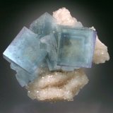Fluorite and Quartz
7x6x3 cm overall size
(Autor: Jesse Fisher)
