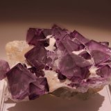Fluorite
H:2 cm x W:7 cm x D: 5 cm
(Autor: Adrian Pripoae)