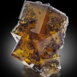 Fluorite
9.5 x 7 x 5.5 cm / main crystal: 8 cm.
(Autor: MIM Museum)