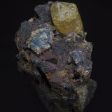 Fluorapatite,  Hematite after Magnetite (variety martite), Quartz (variety chalcedony)
7.1 x 5.4 cm
(Autor: am mizunaka)