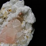 Dolomite and Calcite (variety manganese rich) on Quartz
geode is 7 cm and the main calcite is 5 cm
(Autor: Bob Harman)
