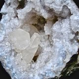 Calcite on Quartz
the largest intact calcite in this picture is 4.8 cm
(Autor: Bob Harman)