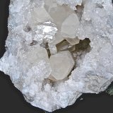 Calcite on Quartz
the largest intact calcite, seen on end at the 6 o'clock position, in this picture is 7.0 cm
(Autor: Bob Harman)