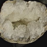 Millerite on Quartz
acicular sprays up to 3.0 in a 10.0 cm geode.
(Autor: Bob Harman)
