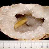 Baryte on Quartz
the Barite crystal is about 3 cm
(Autor: Bob Harman)