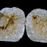 Calcite on Quartz
Another example: Calcites to 2.5 cm in 6.5 cm geode
(Autor: Bob Harman)