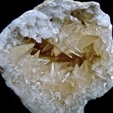 Calcite on Quartz
Calcites to 2.5  cm in 6.5 cm geode
(Autor: Bob Harman)