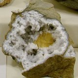 Baryte on Quartz
nicely terminated 4.3 cm Baryte in 11 cm Quartz geode
(Autor: Bob Harman)