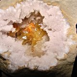 Baryte, Dolomite, and Calcite on Quartz
geode is 9.5 cm
(Autor: Bob Harman)