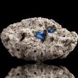 Haüyne
4.5 x 4 x 7.5 cm / main crystal: 1.5 cm.
(Autor: MIM Museum)