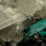 Beryl (variety emerald), Calcite
9cm across, xls=20mm
(Autor: Fiebre Verde)