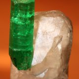 Beryl (variety emerald), Calcite
Emerald 18mm / Calcite 24mm
(Autor: Fiebre Verde)