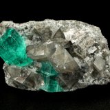 Beryl (variety emerald), Albite (variety cleavelandite), Dolomite
35x21x16mm, main xl=11x8mm
(Autor: Fiebre Verde)
