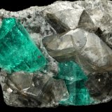 Beryl (variety emerald), Albite (variety cleavelandite), Dolomite
35x21x16mm, main xl=11x8mm
(Autor: Fiebre Verde)