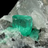 Beryl (variety emerald), Calcite, Dolomite
56x44x51mm, xls=7mm &amp; 4mm
(Autor: Fiebre Verde)