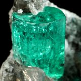 Beryl (variety emerald), Albite (variety cleavelandite), Dolomite
35x21x16mm, main xl=11x8mm
(Autor: Fiebre Verde)