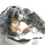 Calcite and Heulandite on Quartz
20 x 15 cm, 6 X 4 cm calcite crystal
(Autor: Jean Suffert)