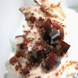 Vanadinite on white Baryte
10 x 7 cm
(Autor: Jean Suffert)