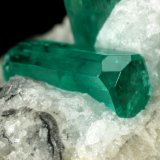 Beryl (variety emerald), Calcite
39x27x25mm, main xl=11mm
(Autor: Fiebre Verde)