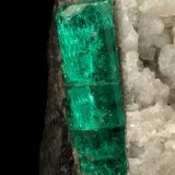 Beryl (variety emerald), Calcite
22x33x38mm, xl=25x7mm
(Autor: Fiebre Verde)