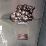 Pyrolusite coated by iron oxide
Specimen size ~ 12 cm
(Autor: Tobi)