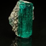 Beryl (variety emerald), Dolomite, Pyrite
xl=19x8mm
(Autor: Fiebre Verde)
