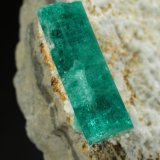 Beryl (variety emerald), Albite (variety cleavelandite)
86x49x11mm, xls=14 &amp; 12mm
(Autor: Fiebre Verde)