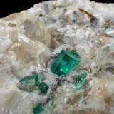 Beryl (variety emerald), Calcite, Quartz, Fluorite
100x61x65mm, main xls=7 &amp; 7mm
(Autor: Fiebre Verde)