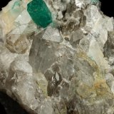 Beryl (variety emerald), Calcite, Quartz
47x34x48, xl=7mm
(Autor: Fiebre Verde)