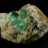 Beryl (variety emerald), Calcite
52mm across
(Autor: Fiebre Verde)
