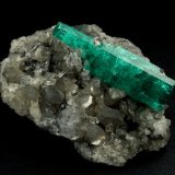 Beryl (variety emerald), Calcite
37x45mm, xl=34mm
(Autor: Fiebre Verde)