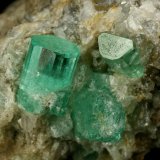 Beryl (variety emerald), Calcite
Crystals are about 1cm long
(Autor: Fiebre Verde)
