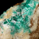 Beryl (variety emerald), Calcite
52x80x79mm, main xl=12mm
(Autor: Fiebre Verde)