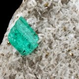 Beryl (variety emerald), Albite (variety cleavelandite), Pyrite
43x35x41mm, xl=10mm
(Autor: Fiebre Verde)