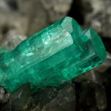 Beryl (variety emerald), Calcite
37x45mm, xl=34mm
(Autor: Fiebre Verde)
