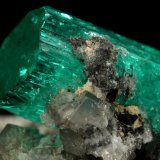 Beryl (variety emerald), Calcite
37x45mm, xl=34mm
(Autor: Fiebre Verde)